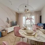 Elegant With Balcony Krakowska By Renters Prestige * Βρότσλαβ