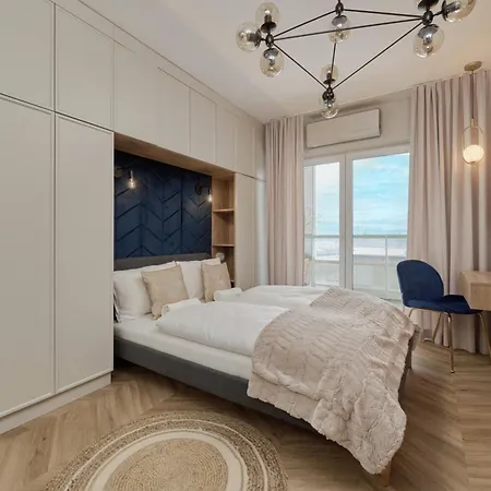 Daire Elegant With Balcony Krakowska By Renters Prestige